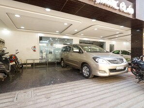 Parken ohne Service (kostenlos), Parkservice (kostenlos)