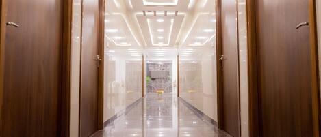 Kamar Double Deluks | Area keluarga | Televisi LED 32-inci dengan saluran TV kabel dan TV