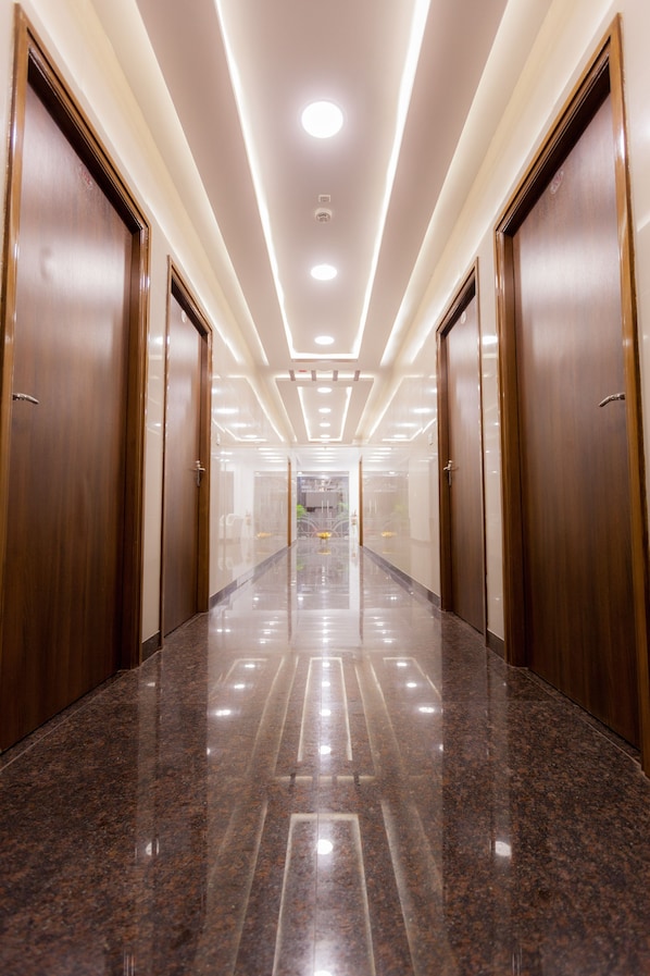 Deluxe-Doppelzimmer | Wohnbereich | 32-Zoll-LED-Fernseher mit Kabelempfang, Fernseher