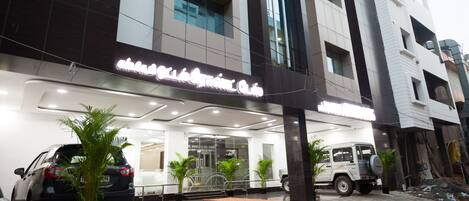 Vista frontal de la propiedad