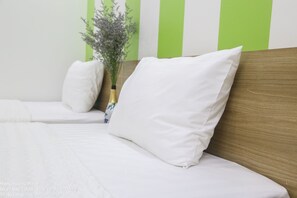 Deluxe Twin Room | Minibar, desk, blackout drapes, soundproofing - Hung Vuong Hotel (Ha Long)