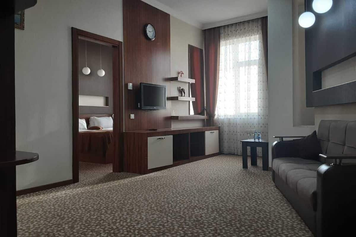 Premium bedding, minibar, individually decorated, individually furnished