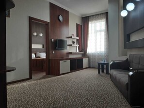 Premium bedding, minibar, individually decorated, individually furnished
