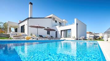 Piscine extérieure