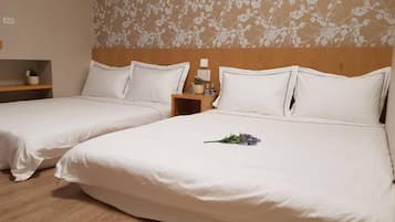 Quadruple Room(Please contact property owner in advance for late check in (after 18:00)) | 6 bedrooms, blackout drapes, soundproofing, free WiFi