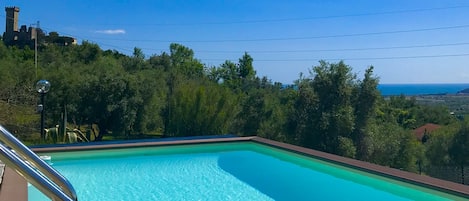 Piscina | Una piscina al aire libre