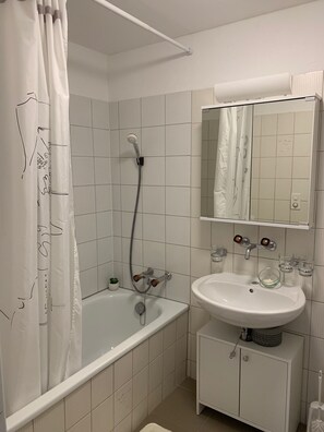 Apartamento (max.8Persons -incl.30CHF cleaning fee) | Banheiro | Toalhas de banho, sabonete, papel higiênico 