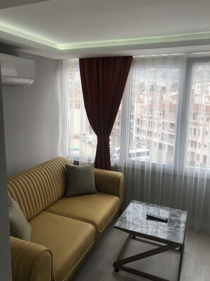 LED TV, DVD player - H&M Residence (Bursa)