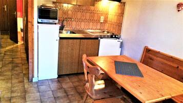 Kühlschrank, Ofen, Herdplatte, Geschirrspüler