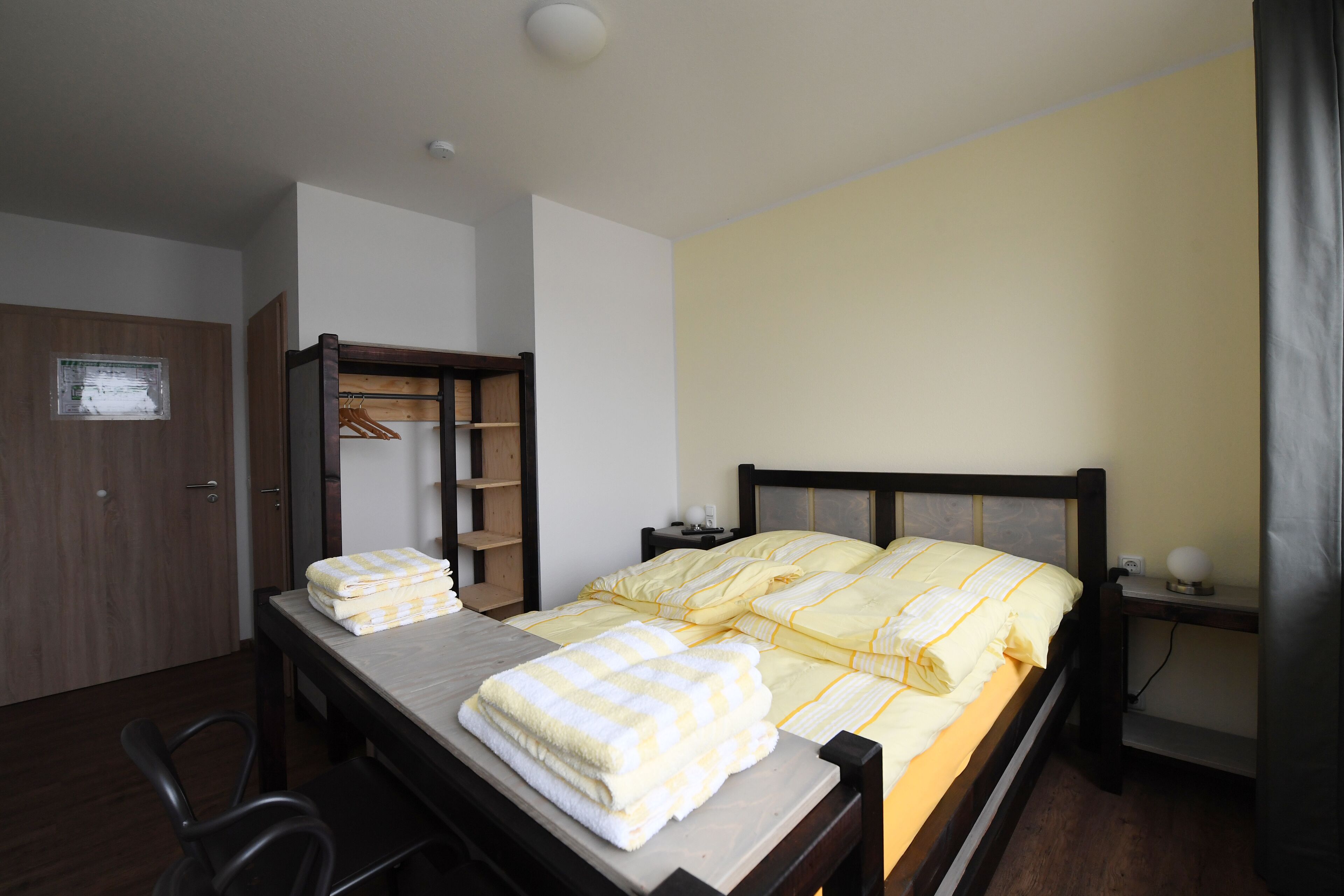 Desk, laptop workspace, soundproofing, free WiFi