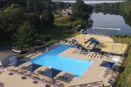 Indoor pool, outdoor pool. Facilities all year round