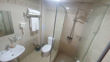 Standard Twin Room | Bathroom | Shower, hair dryer, slippers, towels