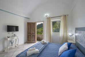 Individually decorated, individually furnished, desk, soundproofing - Il Mandorlo (Tramonti)