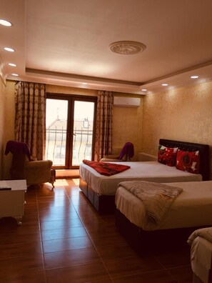 Apartment, Sea View | 1 bilik tidur, peti besi dalam bilik, meja, kalis bunyi 