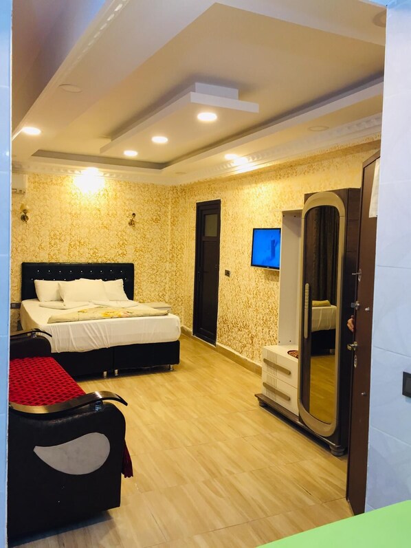 Deluxe Apartment, Ground Floor | 1 bedroom, in-room safe, desk, soundproofing - Deluxe Royal Apart (Istanbul)