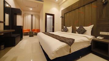 Deluxe Double Room | Egyptian cotton sheets, premium bedding, Tempur-Pedic beds, in-room safe