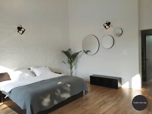 2 bedrooms, in-room safe, iron/ironing board, free WiFi