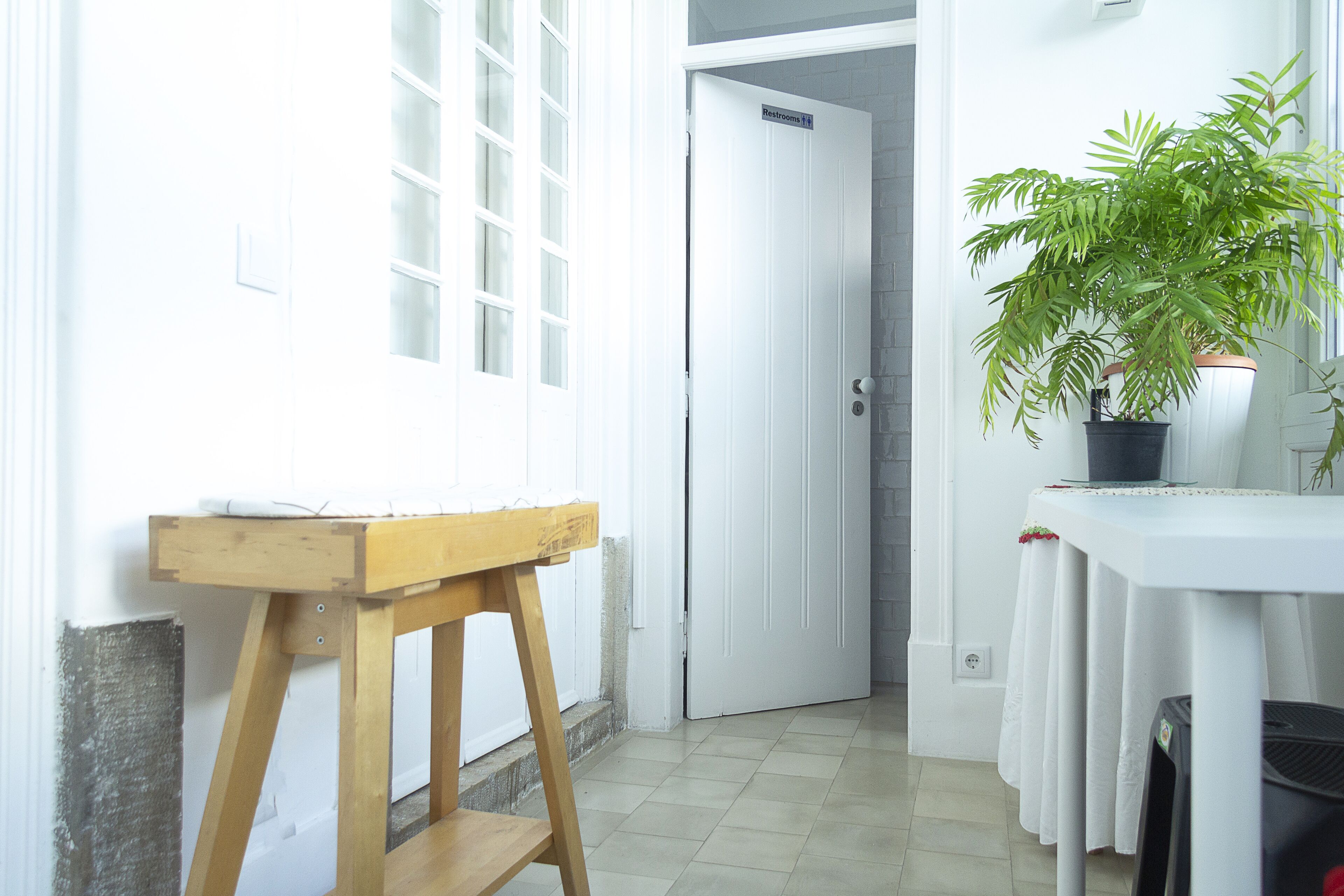 Separate tub and shower, free toiletries, hair dryer, towels