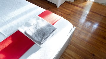 Double Room, Shared Bathroom | Iron/ironing board, free WiFi, bed sheets