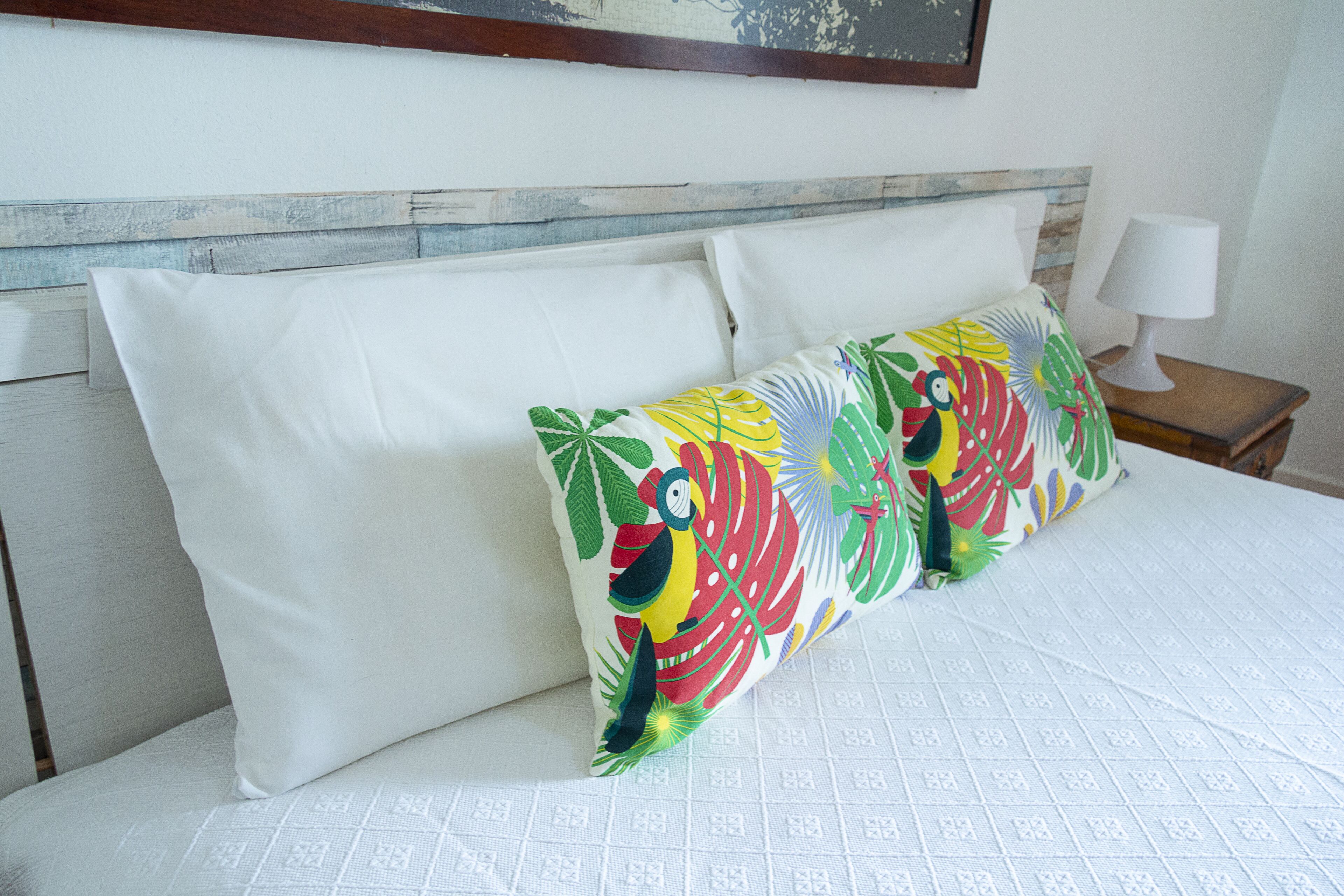 Habitación doble, baño compartido | Tabla de planchar con plancha, wifi gratis y ropa de cama 