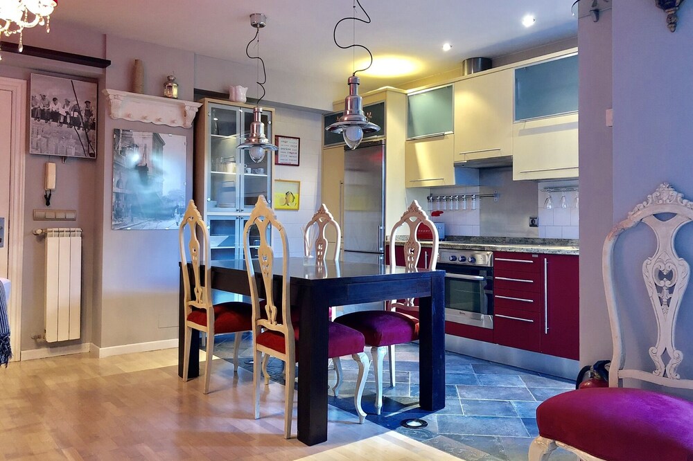 San Quirce apartment. Downtown + wifi + netflix. Fully renovated and decorated