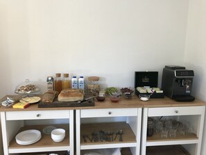 매일 뷔페 아침 식사 유료
