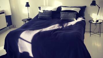 Double Room, Shared Bathroom | Individually decorated, individually furnished, iron/ironing board