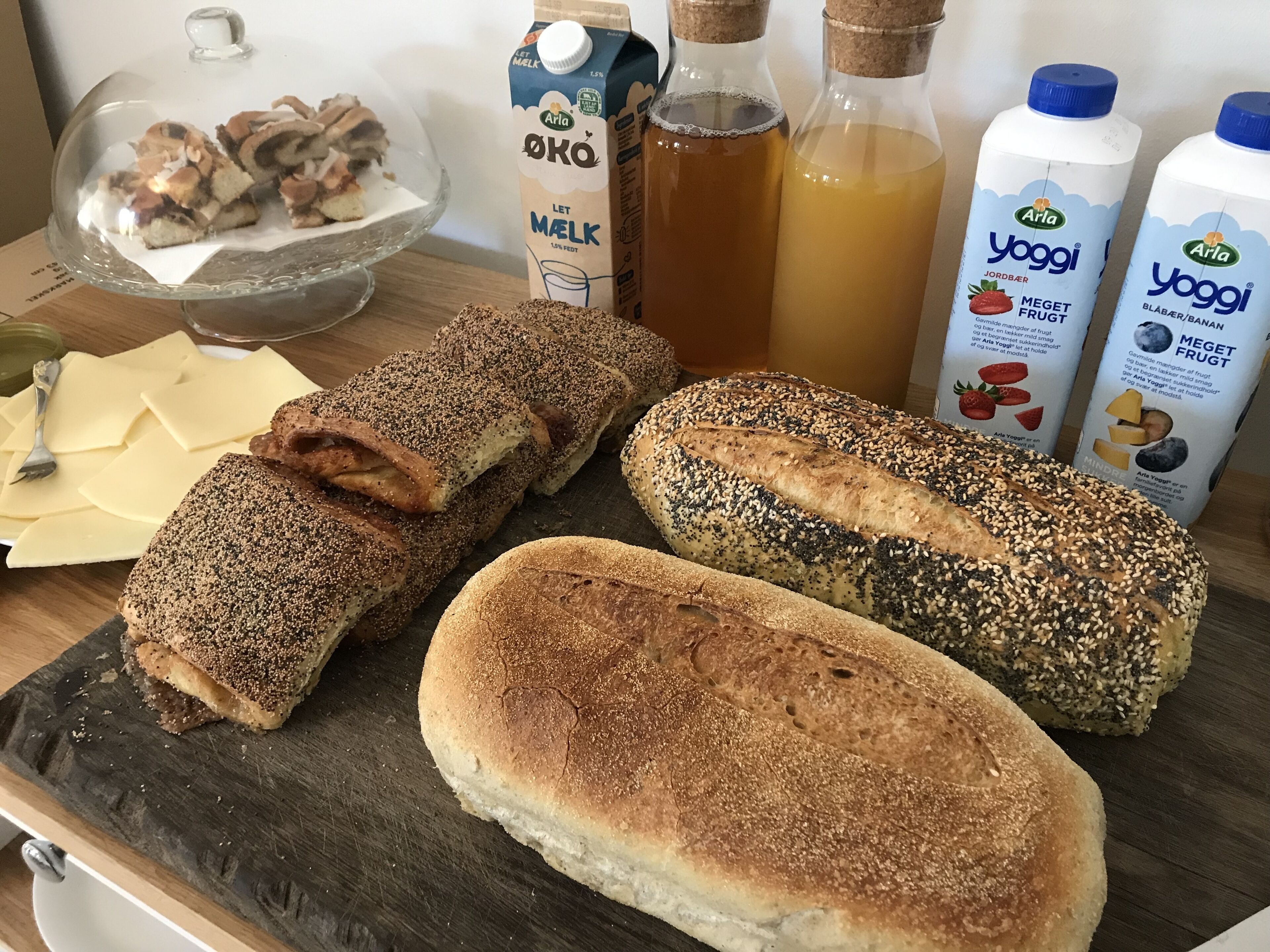 Daily buffet breakfast (DKK 100 per person)