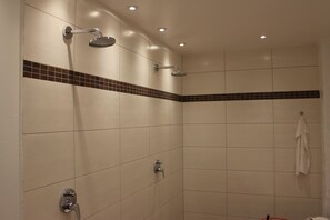 Chambre Double, salle de bains commune | Salle de bain