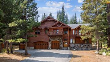 House, 6 Bedrooms | Exterior