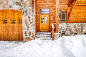 House, 6 Bedrooms - Bear Meadows Lodge - Hot Tub - Tahoe Donner 6 Bedroom Home by RedAwning (Truckee)