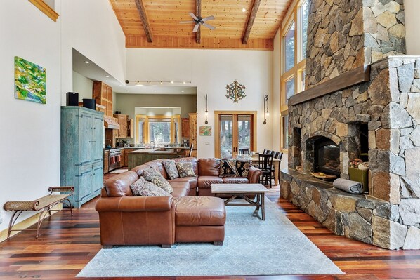 House, 6 Bedrooms | Living room - Bear Meadows Lodge - Hot Tub - Tahoe Donner 6 Bedroom Home by RedAwning (Truckee)