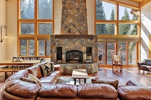 House, 6 Bedrooms | Living room | Smart TV, streaming services