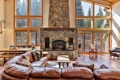 Bear Meadows Lodge - Hot Tub - Tahoe Donner 6 Bedroom Home by RedAwning