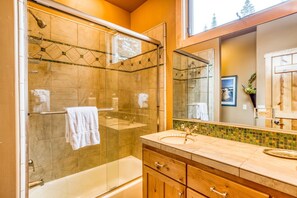 House, 6 Bedrooms | Bathroom