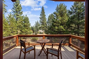 House, 6 Bedrooms | Balcony