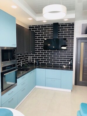 Micro-ondes, four, plaque de cuisson