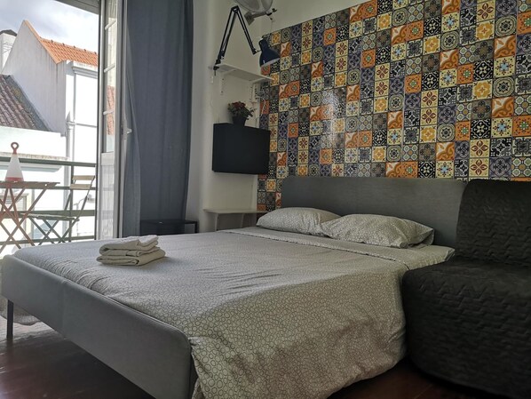 Yksilöllisesti kalustettu, työpöytä