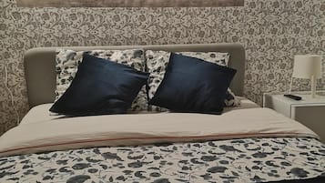 1 slaapkamer, individueel gemeubileerd, een bureau, een laptopwerkplek