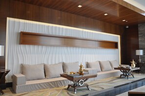 Lobby sitting area - Lavender Hotel Al Nahda Dubai (Dubai)