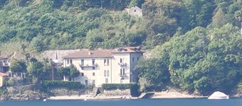 Apartment at Molinett, the old mill, whose millstones are still on the beach