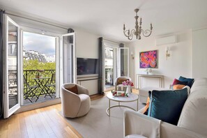 Télévision, cheminée