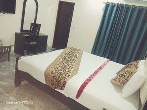Minibar, in-room safe, soundproofing, iron/ironing board