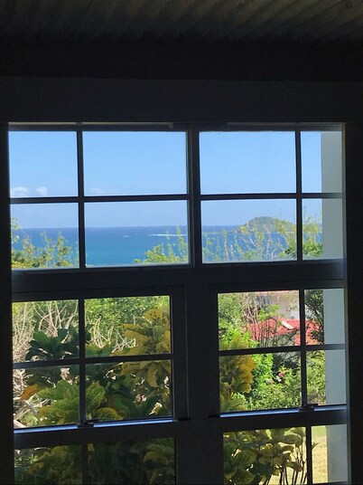 Tradewinds- casa tranquila con vista al mar