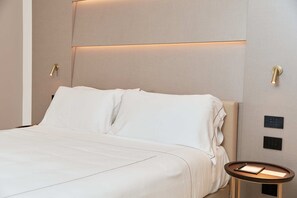 Premium bedding, down duvets, minibar, in-room safe - Palazzo Salomone (Syracuse)