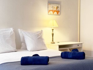 2 chambres, bureau, fer et planche à repasser, accès au Wi-Fi (inclus)