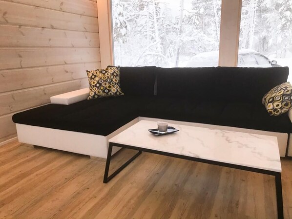 TV, fireplace, stereo