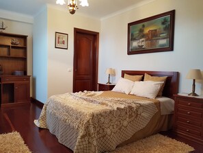 Deluxe Room, Private Bathroom | Minibar, individually decorated, individually furnished, desk - Casa Marques (Angra do Heroismo)
