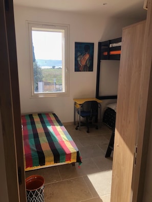 2 bedrooms, iron/ironing board, travel cot, free WiFi