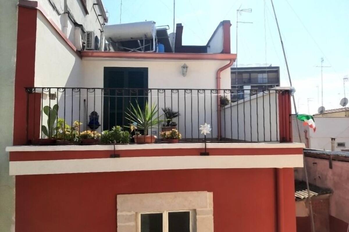 Studio – panorama, terrasse | Allergitestet sengetøy, wi-fi (inkludert) og individuelt dekorert